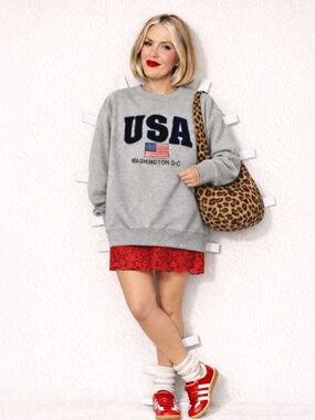 VINTAGE USA lightweight sweatshirt size medium, casual, dressy, easy style